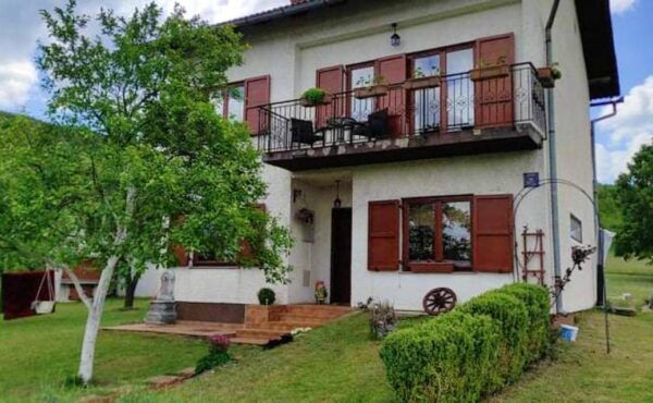 3 bedrooms house with private pool jacuzzi and enclosed garden at Donji Lapac