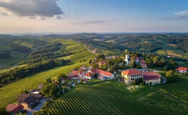 Prekmurje, dežela, kjer čas teče počasneje, zaznamuje reka Mura s panonsko ravnico in gričevnat svet bližnjega Goričkega