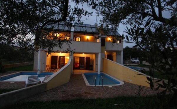 Plush Holiday Home in Novigrad with Patio