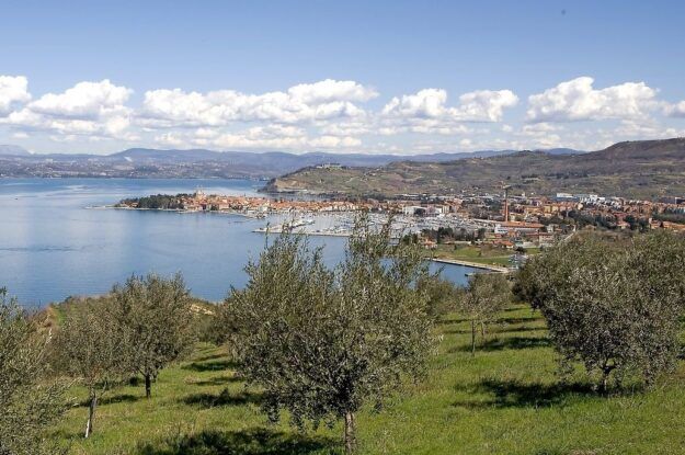 Med Kraškim robom in Jadranskim morjem se razteza Slovenska Istra, kjer se tradicija dobrega življenja prepleta z vplivi beneške kulture