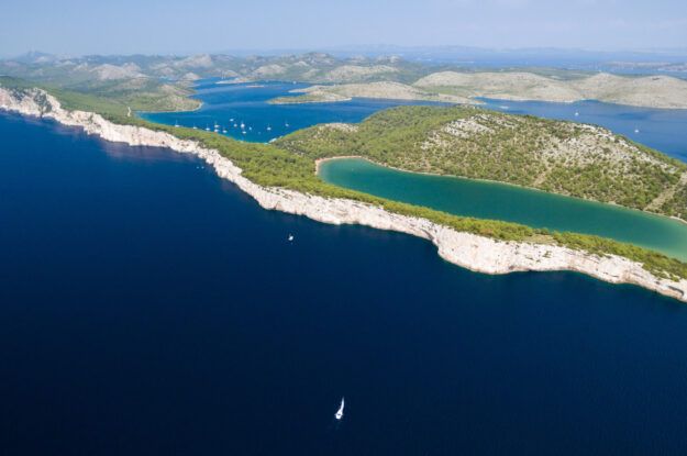 Zadarska županija – Odkrijte nepozabno lepoto in bogato dediščino, raziščite očarljivo obalo, otoke in narodne parke
